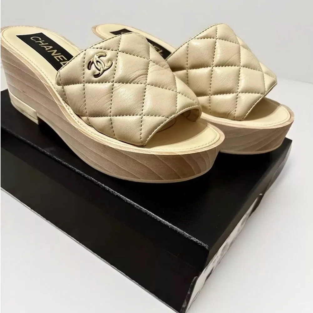 CHANEL BEIGE LEATHER WEDGE MULE SANDALS SZ 3️⃣8️⃣  EXCELLENT CONDITION. FULL SET